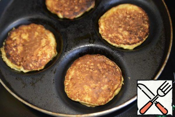 Turn it over and bring it to readiness over medium heat without a lid, about 5 minutes.