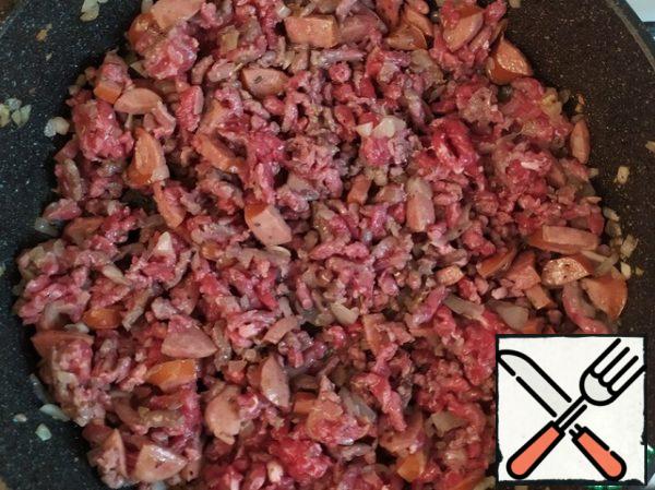 Add the minced meat and fry it until brown.