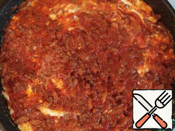 On it the rest of the minced meat.