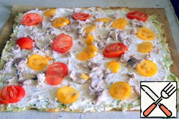 Beat cheese with sour cream and salt, mix with garlic and herbs and grease the cake. Top with chicken fillet and tomato slices. Gently roll into a roll. Wrap in parchment and refrigerate for 1 hour.