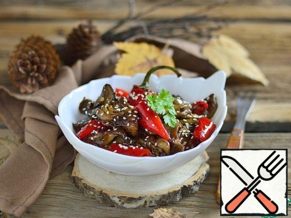 Remove from the oven and allow to cool either to a warm state when serving, or to cool in the refrigerator. I prefer chilled ones.
Before serving, add 2-3 drops of vinegar, mix, put on a plate, sprinkle with sesame seeds and herbs.