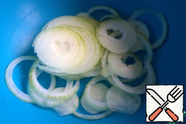 Chop the onion using a special grater.