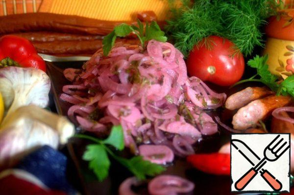 Serve in a slide next to meat products: kupats, sausages.