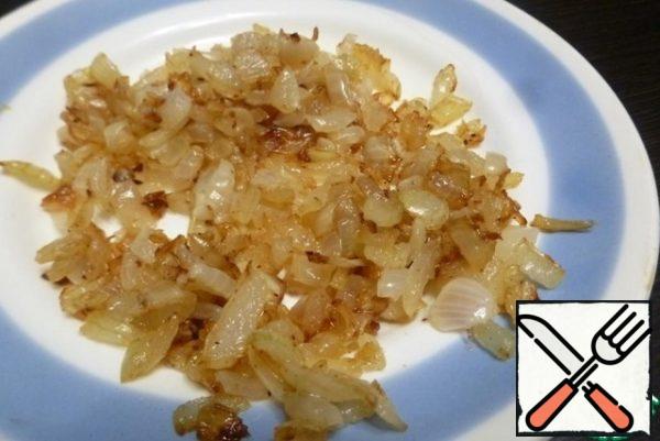 The salad can be prepared from the leftovers of fried or baked chicken, if suddenly you have a leg or a piece of breast that you did not eat the day before.
I fried chicken fillets for dinner and I used one of them for a salad.