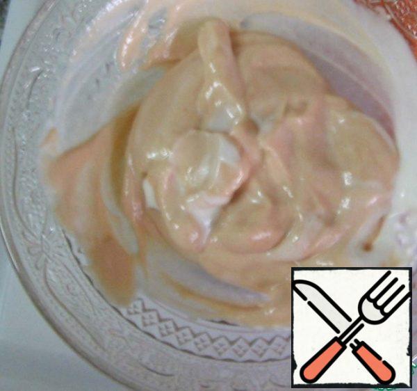Mix the salad. You can serve in a salad bowl, or in portions. Season with sauce when serving.