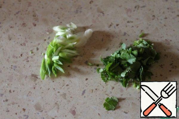 Finely chop the coriander and onion.