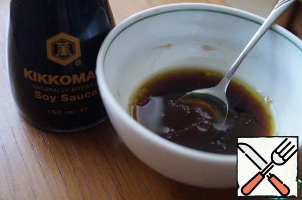 Make the dressing: mix soy sauce with olive oil, vinegar and honey.