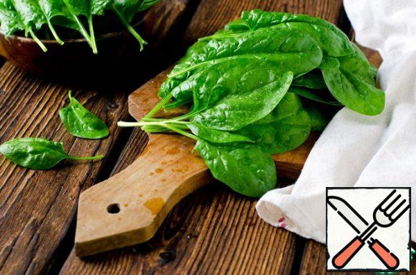 For this recipe we will need the spinach, fresh and so so beautiful. I've been planting it for the last two years, it's very convenient, it's always fresh, and you can't find it in our stores during the day with fire.
It must be washed and the stems removed.