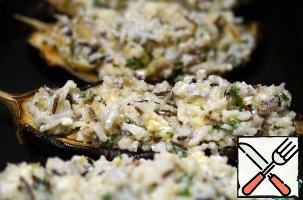 Put the resulting filling in the eggplant.