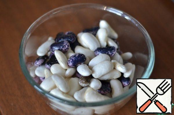 If the beans are old, soak them overnight.
If it's young, like mine, just boil it until it's ready.