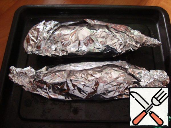 We wrap everything well in foil and put it in the oven for 30 minutes at t-180 C.