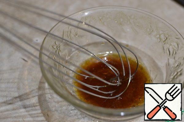 Prepare our dressing by mixing all the ingredients properly. Brush the finished vegetables with the dressing and leave to marinate for 20-30 minutes.