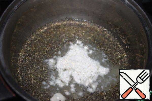 Pour the broth into a saucepan and bring to a boil. Add Basil.
