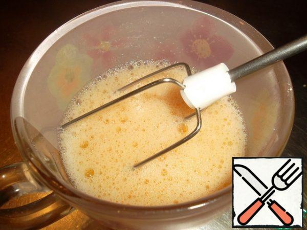 Beat the eggs lightly with a mixer or whisk. Mix flour and breadcrumbs in a 1/1 ratio...