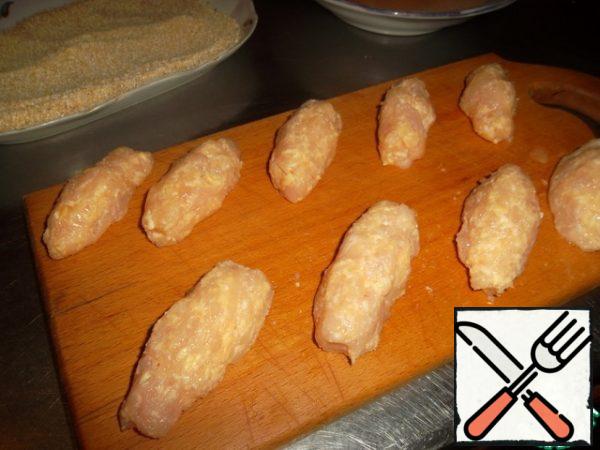 And minced meat, with wet hands, we form such "fingers", "mini-cutlets", "cradles" - I don't know how to call it correctly...
