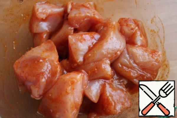 Pour the marinade over the chicken, stir and leave for 30 minutes.