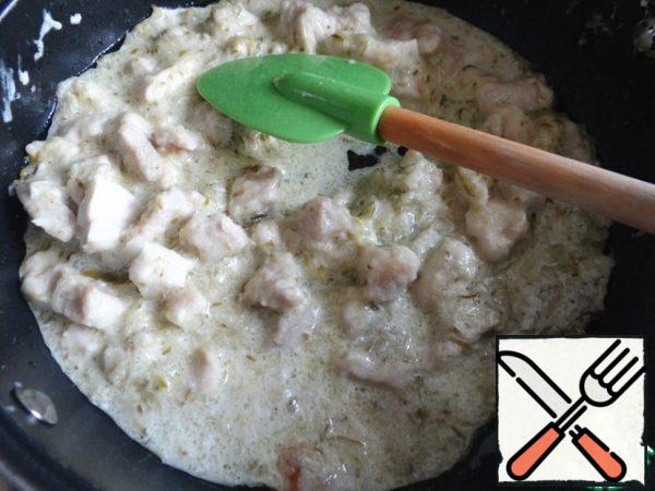 Mix cucumbers with sour cream, add to the meat, if it is thick in consistency - add water. Simmer until tender.