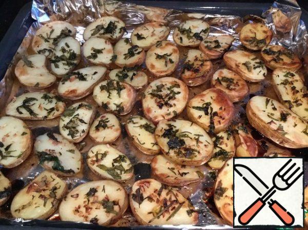 Pour the sauce over each half of the potatoes. Bake in a preheated 180 degree oven for about 40 minutes or until tender.