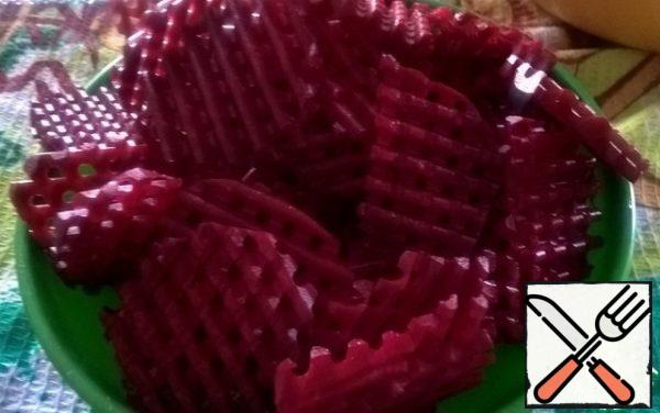 Peel the beets
Cut into 1-2mm thick slices.