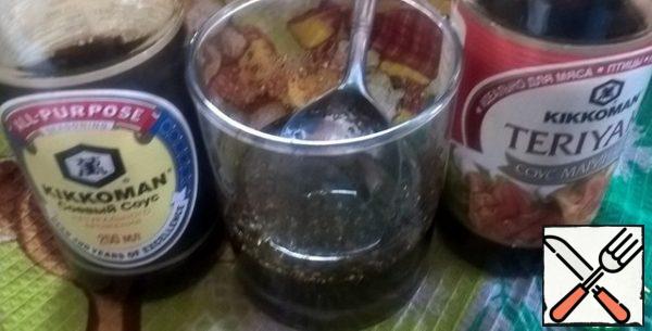 Mix vegetable oil, soy sauce, Teriyaki marinade, spices and salt.