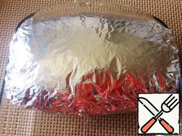 Wrap the top tightly in foil and send the meat to the refrigerator for 12 hours, let it marinate well.