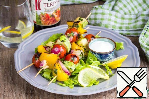 Bake the skewers on the coals on the grill or grill until they are browned. Serve on a pillow of fresh lettuce leaves, with sour cream and lemon. If desired, you can remove the vegetables from the skewers, mix with the leaves, season with sour cream and get a very delicious salad!