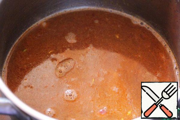 Pour water into the pot (the amount depends on how thick the soup you want to cook).