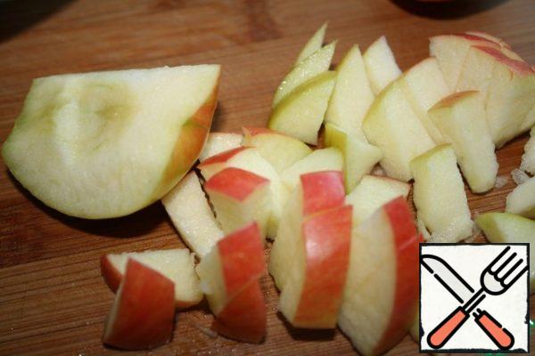 Cut the Apple into cubes and sprinkle with lemon juice.