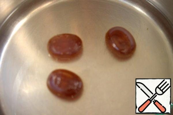 Fill with hot water and put on fire. Water can be less, more milk.