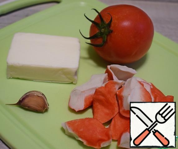 First I want to say a few words about the ingredients.
For those who scold processed cheese and crab sticks, I always answer - buy quality products. There are high-quality cheeses, and there is an inedible cheese product. And, of course, the price of good cheeses can not be low.
The same goes for crab sticks.