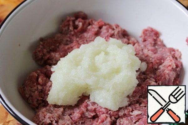 Add finely chopped or chopped onion in a blender /meat grinder to the minced meat.