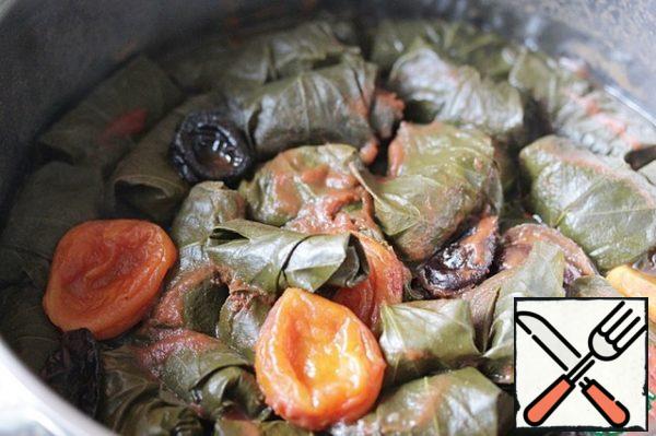 Cook on low heat for 40-60 minutes (depending on the hardness of the grape leaves). Serve dolma with matsun, kefir or low-fat sour cream, adding crushed garlic and chopped herbs.
Enjoy your meal!