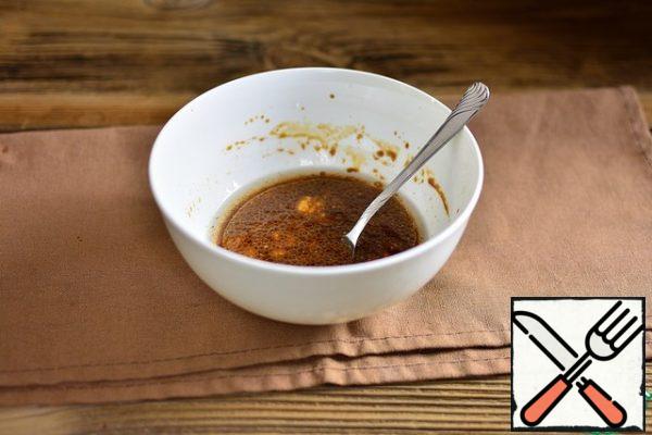 Mix the butter with soy sauce, sour cream, syrup and vinegar.