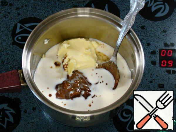 Mix the milk, butter and boiled condensed milk in a saucepan. Heat the mixture over low heat, stirring, until all the ingredients are combined.