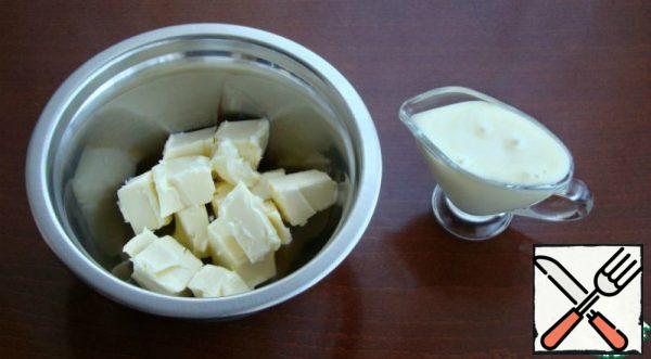 In a separate bowl, whisk the butter and condensed milk into a creamy mass.