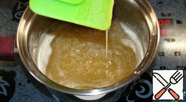 Put the mixture on the fire, stirring, bring to a boil, then reduce the heat and cook the mixture over medium heat, stirring, for 3-4 minutes... up to a sample on a thin continuous thread flowing from the blade or up to 110 * C degrees.