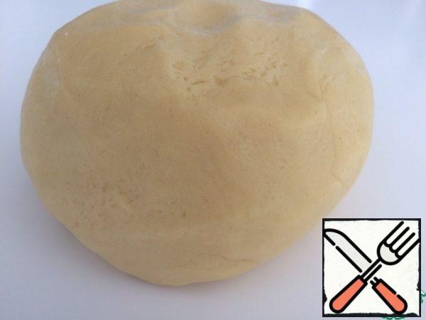 Knead all the ingredients for the dough into a plastic ball. We use soft butter.