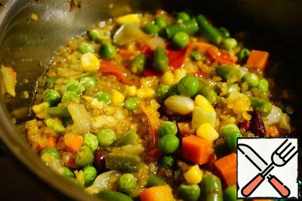 Water, bring to a boil and cook for 7-8 minutes until half-cooked bulgur.