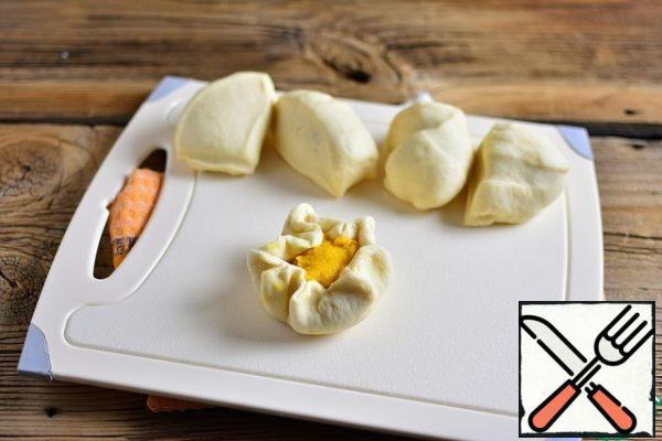 Roll each piece of dough into a circle, put the filling in the middle (at least 1 tbsp), pinch the edges to the center, leaving the middle open.