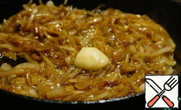 Turn off the heat, add honey and mix until the honey dissolves. The side dish is ready!