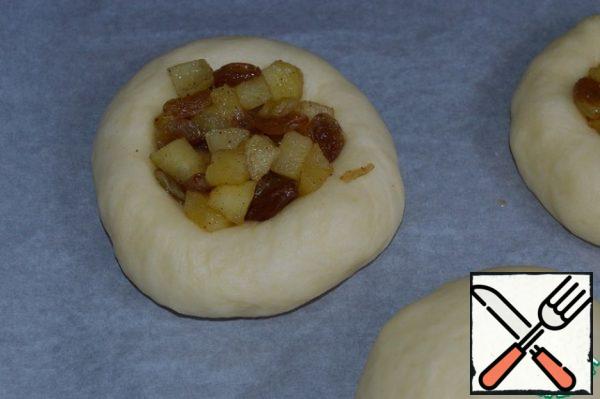 Place the Apple filling in the center of each bun.
Brush the edges of the buns with milk.