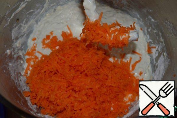Add grated on a coarse grater carrots and remaining flour, knead the dough until it is elastic.
Form a ball of dough, cover the dishes with cling film or a towel and put in a warm place for 1 hour.