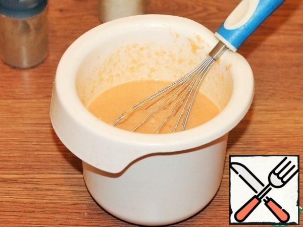 Prepare the sauce. Mix all the ingredients for the sauce. Add a pinch of ground seasoning (cumin and coriander), a pinch of sugar, ground pepper, dry garlic and salt, mix. The sauce is ready!