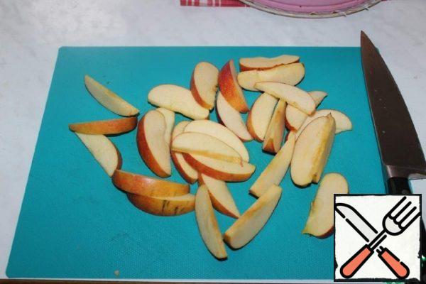 Remove the core from the Apple and cut into slices.