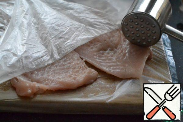 Cut the chicken fillet like chops.
Cover with cling film and gently beat off.
Season the chops with salt and pepper to taste