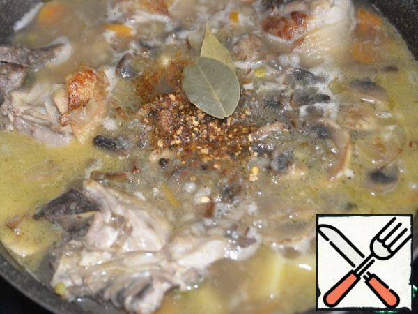 Add fried mushrooms with onions, salt, pepper mixture, Bay leaf. Cook the soup until tender over medium heat for about 15 minutes.