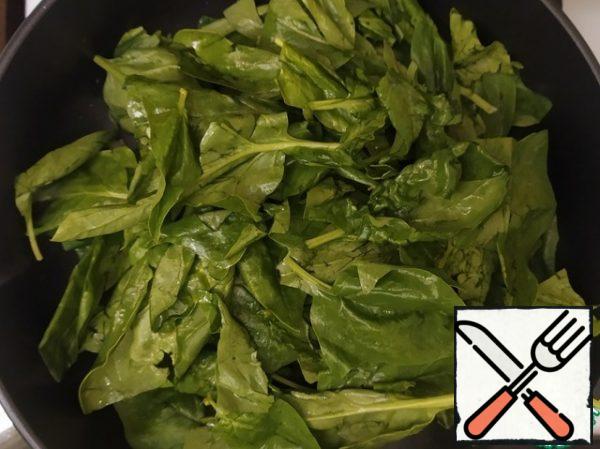 Add the spinach and fry until the leaves curl. Remove from heat, allow to cool and then slice.