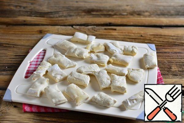 Perfect for the remaining puff pastry from something that needs to be cut into small pieces.