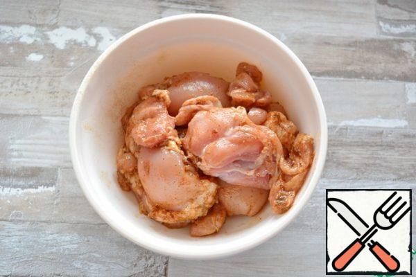 RUB this spice mixture over the chicken fillet and refrigerate for 1 hour.

You can take any parts of the broiler chicken you like. For example,
drumsticks, or chicken breast. I took the thigh fillet.