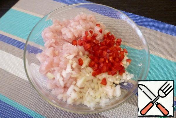 Onion and sweet pepper cut into small cubes. I took a quarter of a medium-sized onion, since I also use green onions.